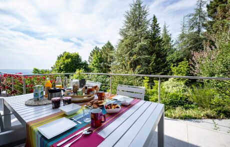 Le petit-déjeuner en terrasse