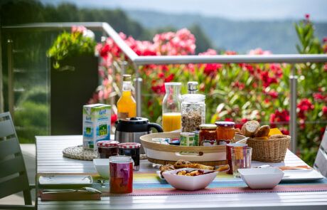 Le petit-déjeuner en terrasse